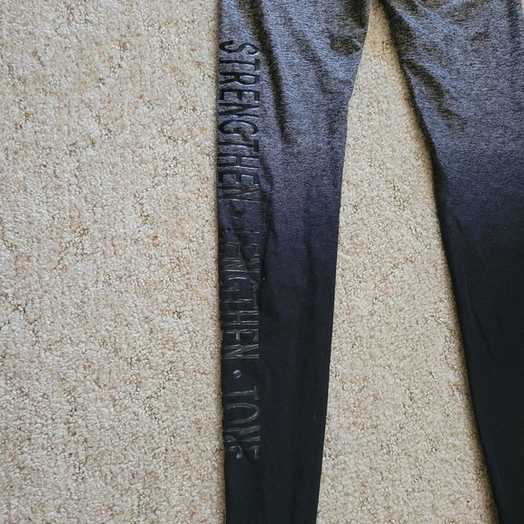 Beyond Yoga Grey Leggings - Picture 4 of 6